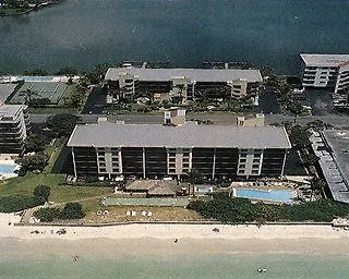 Vanderbilt Beach And Harbour Club Hotel